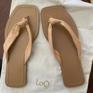 LOQ Rey Sandal in Dune - brand new